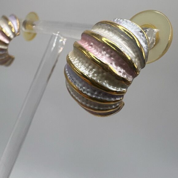 Vintage Pastel and Gold Tone Earrings - Picture 4 of 9